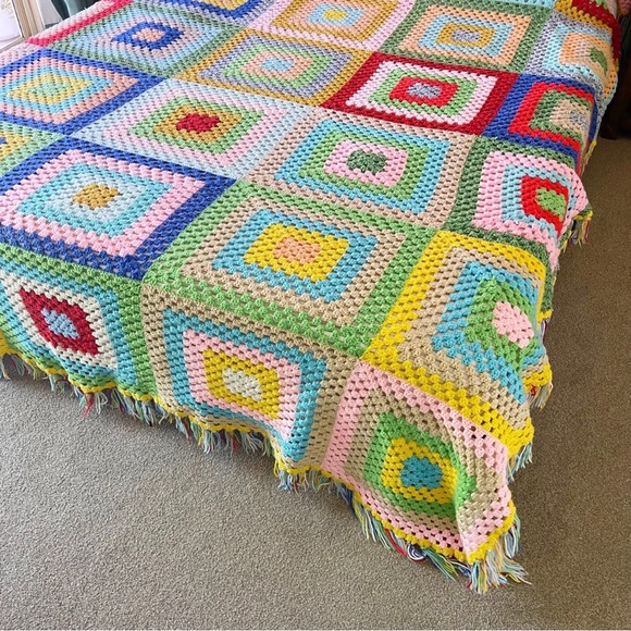 Massive Handmade Granny Square Crochet Retro Blanket Rainbow Fringe 220 x 320 - Picture 4 of 5